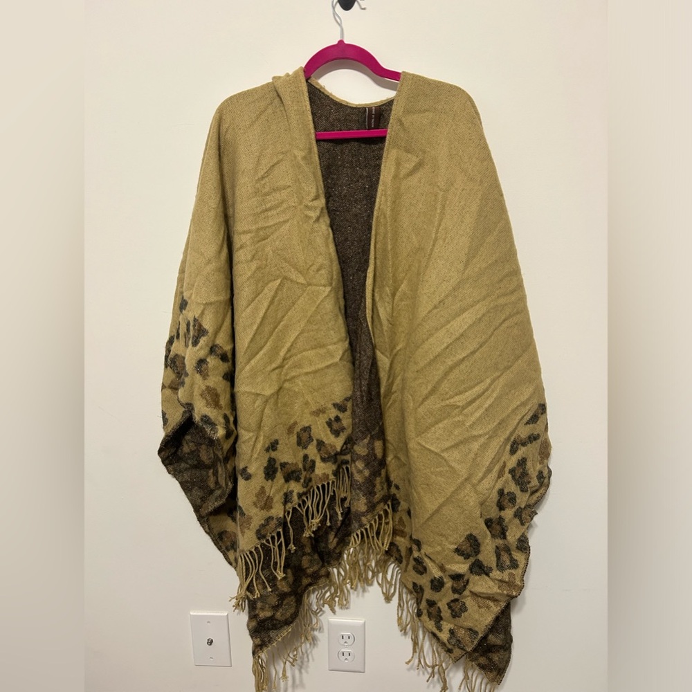 Adrienne Vitadini Cheetah Print Shawl